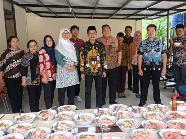 Hakim dan Warga PN Depok Sambut Bulan Suci Ramadan dengan Makan Bersama Hakim dan Warga PN Depok Sambut Bulan Suci Ramadan dengan Makan Bersama