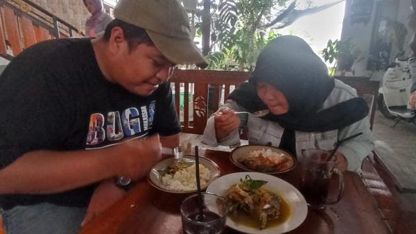 Cita Rasa Ramadan, Botok Ikan Sembilang, Delikatesa yang Memikat di Gubuk Iwak Segoro Jombang Cita Rasa Ramadan, Botok Ikan Sembilang, Delikatesa yang Memikat di Gubuk Iwak Segoro Jombang