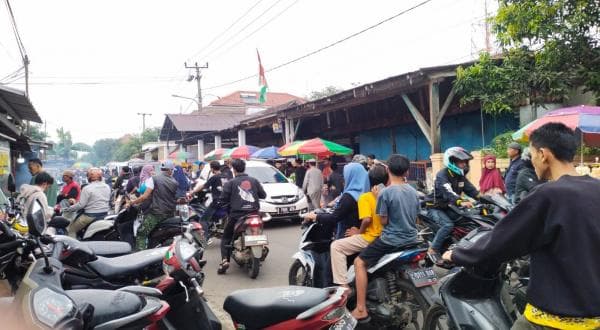 Jalan Berdikari Limbangan Garut Selalu Ramai Berburu Makanan Takjil Puasa Jalan Berdikari Limbangan Garut Selalu Ramai Berburu Makanan Takjil Puasa