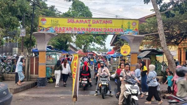 Bazar Ramadhan Dadaha Jadi Tempat Ngabuburit Warga Tasikmalaya Sambil Berburu Takjil Bazar Ramadhan Dadaha Jadi Tempat Ngabuburit Warga Tasikmalaya Sambil Berburu Takjil