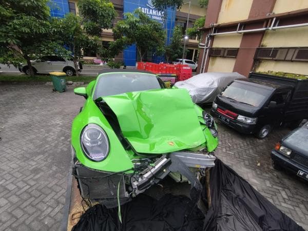 Insiden Kecelakaan Tol Kejapanan, Pengemudi Porsche masih Mahasiswa di Surabaya, Ini Identitasnya