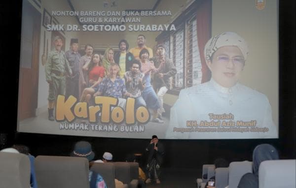 Guru SMK Dr Soetomo Surabaya Gelar Nonton Bareng Film Siswa di Bioskop, Kartolo Numpak Terang Bulan