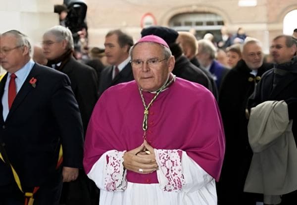 Tidak Main-main, Paus Fransiskus Pecat Seorang Uskup Belgia Pelaku Kekerasan Seksual