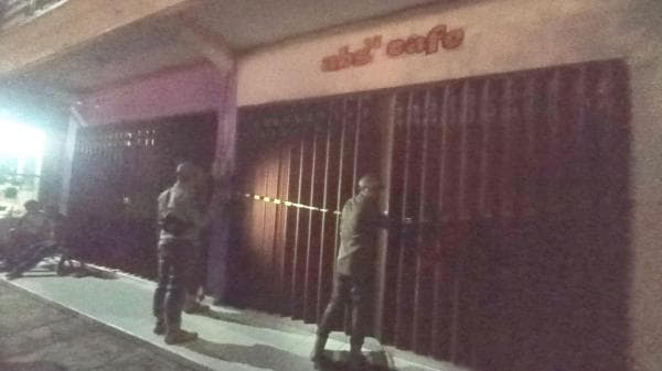4 Tempat Karaoke Berkedok Kafe di Jombang Disegel Satpol PP, Ini Kesalahannya 4 Tempat Karaoke Berkedok Kafe di Jombang Disegel Satpol PP, Ini Kesalahannya