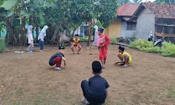 Ngabuburit Bermain Permainan Tradisional, Bocah Desa Nampak Riang Gembira