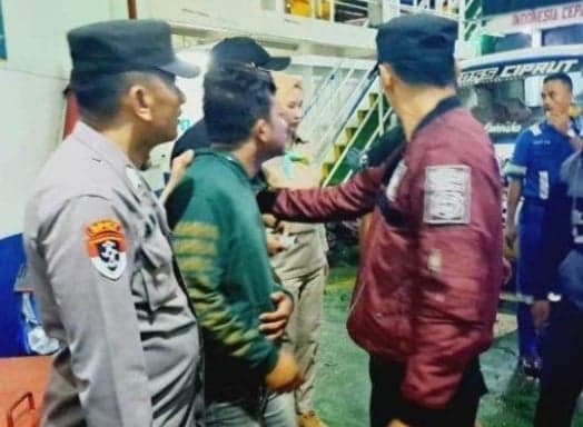 Penumpang Kapal di Lampung Selatan Kehilangan HP, Buruh Harian Lepas Dibekuk Polisi Penumpang Kapal di Lampung Selatan Kehilangan HP, Buruh Harian Lepas Dibekuk Polisi