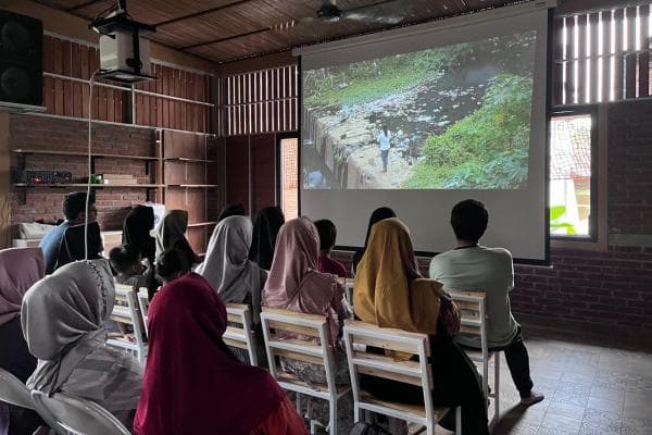 Peringati Hari Air Seduni, Ecotong Ajak Masyarakat Nonton Film Behind the Sachet Peringati Hari Air Seduni, Ecotong Ajak Masyarakat Nonton Film Behind the Sachet