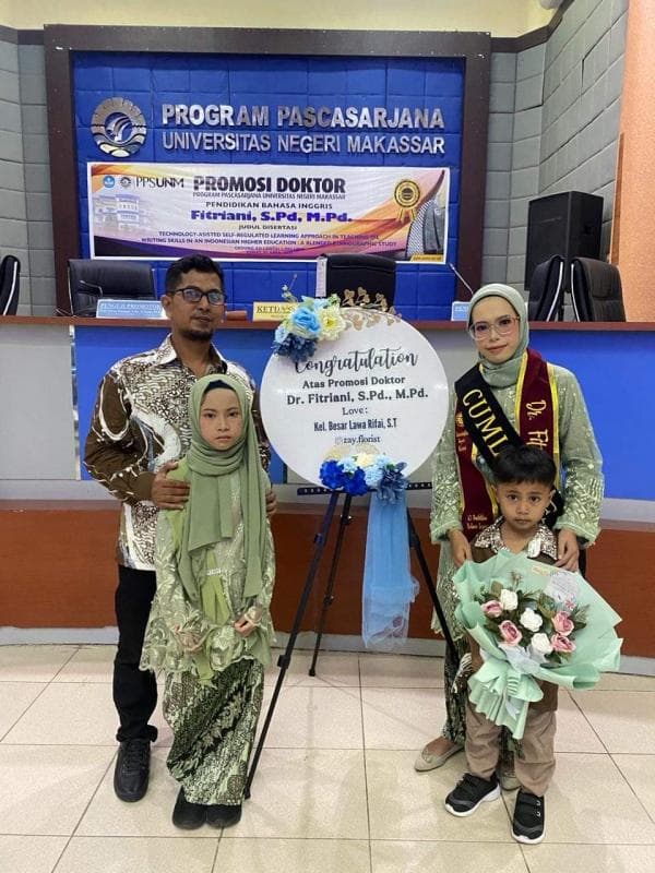 Fitriani, Wanita Termuda Peraih Gelar Doktor Cumlaude dari Kampus UNM Makassar Fitriani, Wanita Termuda Peraih Gelar Doktor Cumlaude dari Kampus UNM Makassar