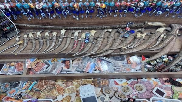 15 Daftar Oleh oleh Khas Yordania Berikut Harganya, Mulai Garam Laut Mati hingga Batu Permata 15 Daftar Oleh oleh Khas Yordania Berikut Harganya, Mulai Garam Laut Mati hingga Batu Permata