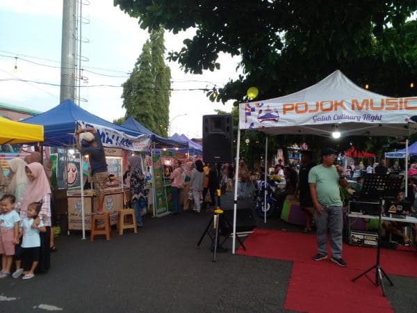Keseruan Pemudik Berburu Kuliner di Arena Galuh Culinary Night Ciamis Keseruan Pemudik Berburu Kuliner di Arena Galuh Culinary Night Ciamis