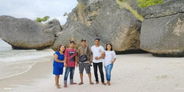 Pesona Pasir Putih Pantai Tangga 80 Sabu Raijua bikin Pengunjung Terpukau