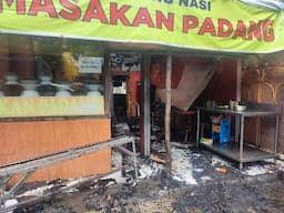 Ditinggal Cuci Piring, Api dari Panggangan Ayam Bakar Hanguskan Warung Nasi Padang di Bandung