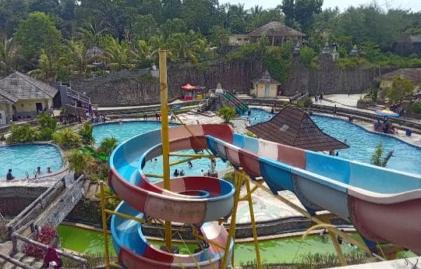Liburan Wisata Istana Cadas di Lingkar Selatan Kota Cilegon, Dipadati Pengunjung Liburan Wisata Istana Cadas di Lingkar Selatan Kota Cilegon, Dipadati Pengunjung