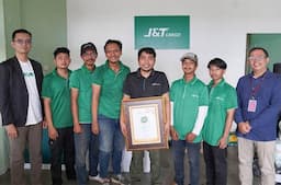 100 Mitra J&T Cargo Raih Penghargaan Best Service Outlet