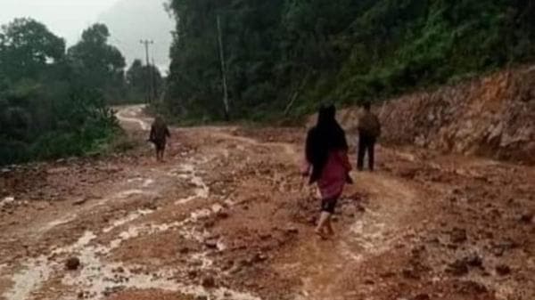 Jalan Rusak dan Banyak Makan Korban, Warga Dusun Serteh Lingga Berharap Pemerintah Tak Tutup Mata Jalan Rusak dan Banyak Makan Korban, Warga Dusun Serteh Lingga Berharap Pemerintah Tak Tutup Mata
