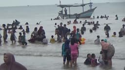 Tradisi Dus-dusan Warga Tuban: Mandi di Laut, Bersihkan Diri agar Suci Selepas Lebaran Ketupat