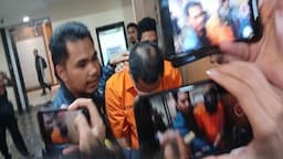 Penampakan Pengemudi Fortuner Pakai Pelat Dinas TNI Palsu, Pakai Baju Tahanan Tangan Diborgol