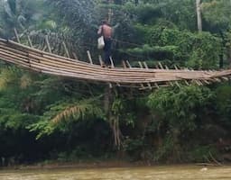 PUB Lebak Gelar Aksi Sasieur Sabenyeur untuk Bangun Jembatan Putus di Desa Terpencil
