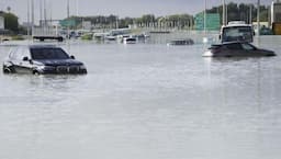 Negeri Padang Pasir Berubah Jadi Lautan, Dubai dan wilayah Uni Emirat Arab Dilanda Banjir Besar