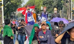 Aksi Damai Bersama Mahasiswa, Relawan Jokowi Minta Hakim MK Tak Terintervensi