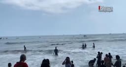 Video : Detik-detik 20 Wisatawan Terseret Ombak di Pantai Carita