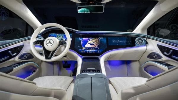 Bak Ruang Kontrol Pesawat Luar Angkasa, Mercedes-Benz EQS Dibekali Layar Hyperscreen 55 Inci