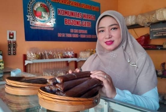 KISAH SUKSES : Nurhayati Raih Sukses Berkat Dodol D'Tungku Bojonggede KISAH SUKSES : Nurhayati Raih Sukses Berkat Dodol D'Tungku Bojonggede