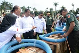 Mentan Serahkan Bantuan Alat Pertanian Modern di Markas TNI, Produksi Beras Ditarget Naik 1,5 Ton