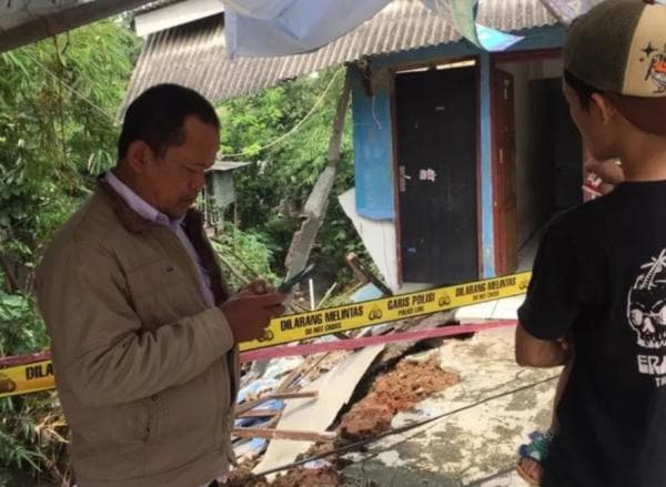 Diduga Langgar Aturan, Lima Kontrakan Terdampak Longsor di Kampung Sugutamu Baktijaya Diduga Langgar Aturan, Lima Kontrakan Terdampak Longsor di Kampung Sugutamu Baktijaya