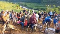 Tim Gabungan Masih Lakukan Pencarian 3 Korban Tertimbun Tanah Longsor di Banjarwangi Garut