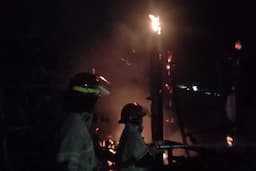 Diduga Korsleting Listrik, Saung Gazebo Rumah Warga di Ciamis Ludes Terbakar