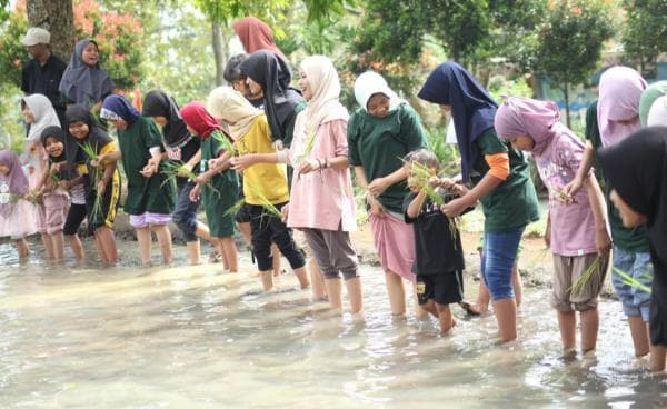 Anak-anak Yatim Piatu Bersama Lazisnu dan Fatayat NU Surabaya Lakukan Petualangan Alam, Begini Seru!