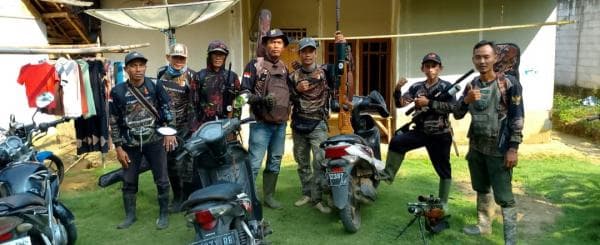 Update : Komunitas Senapan Angin Lebak Selatan Berburu Monyet Liar yang Gigit Bayi di Wanasalam Update : Komunitas Senapan Angin Lebak Selatan Berburu Monyet Liar yang Gigit Bayi di Wanasalam