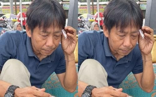 Netizen Soroti Pria Mirip Shin Tae-yong Lagi Santai Lesehan Minum Es Kelapa di Pinggir Jalan