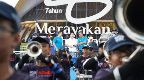 Nawala Marching Band PosIND Meriahkan Perayaan HUT ke-26 Kementerian BUMN