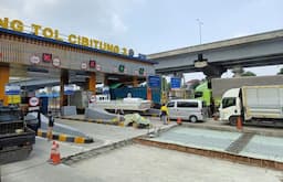 Betonisasi di Gerbang Tol Cibitung, Akibatkan Kemacetan Panjang