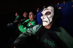 Momen Keseruan Ratusan Mitra Pengemudi Grab di Semarang Nobar Film Siksa Kubur