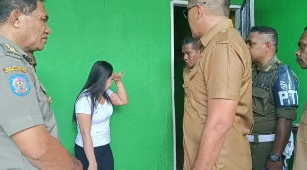 Salah Gunakan Izin, Semua Tempat Usaha Karaoke di Alor "Disegel" Saat Sidak Tim Gabungan Salah Gunakan Izin, Semua Tempat Usaha Karaoke di Alor "Disegel" Saat Sidak Tim Gabungan