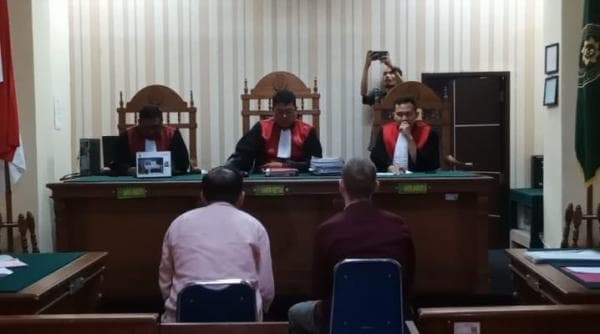 Bunuh Mertua, WNA asal AS Arthur Leigh Welohr Divonis 16 Tahun Penjara oleh PN Kota Banjar Bunuh Mertua, WNA asal AS Arthur Leigh Welohr Divonis 16 Tahun Penjara oleh PN Kota Banjar