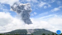 Gunung Ibu Erupsi Lagi, PVMBG Larang Beraktivitas di Radius 2 Km