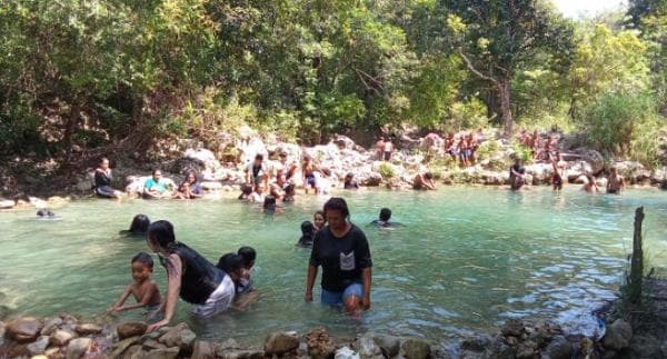 Menikmati Kesejukan Pemandian Alam Sungai Lihu Nunu di Kota Kupang Menikmati Kesejukan Pemandian Alam Sungai Lihu Nunu di Kota Kupang