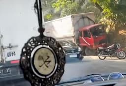 Kronologi Truk Tronton Hantam 8 Kendaraan di Bandung Barat