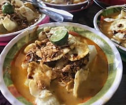 Legend, Lontong Kari Kebon Karet Kuliner di Bandung yang Wajib Dicoba!