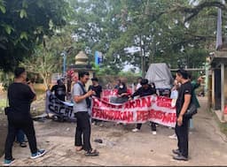 Mahasiswa dan Alumni Aksi Kembali Menuntut 3 Tuntutan di Kampus UNMA Banten