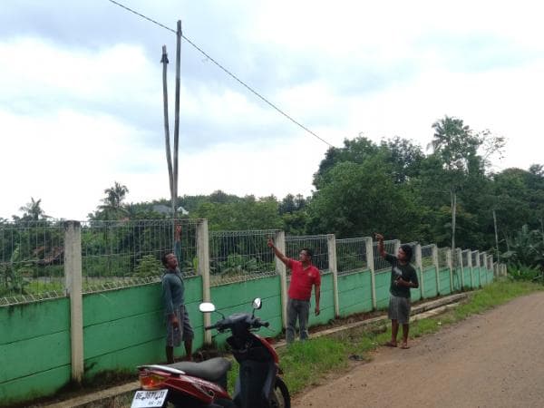 Puluhan Tahun Masukkan Pengajuan, Warga Kelurahan Rejosari Harapkan Pemasangan Tiang Listrik PLN Puluhan Tahun Masukkan Pengajuan, Warga Kelurahan Rejosari Harapkan Pemasangan Tiang Listrik PLN