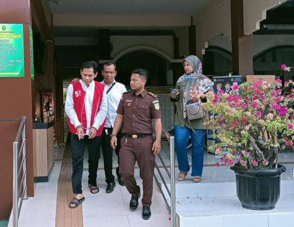 Mantan Dir Ops PT Maswindo Bumi Mas Gelapkan Uang Rp 140,5 juta Hasil Penjualan Mobil Milik Bosnya Mantan Dir Ops PT Maswindo Bumi Mas Gelapkan Uang Rp 140,5 juta Hasil Penjualan Mobil Milik Bosnya