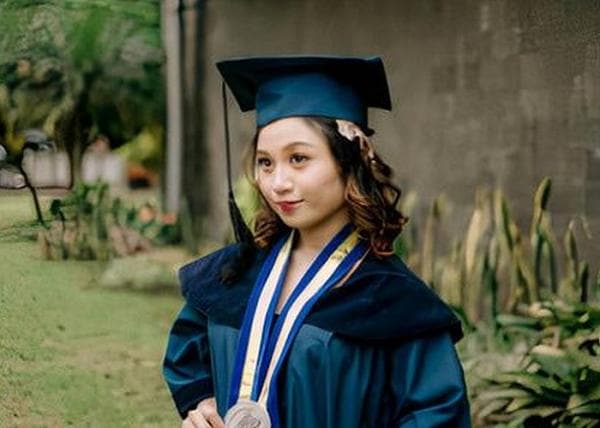 Di Usia 22 Tahun, Natalia Devita Purnama Berhasil Menjadi Wisudawan S2 Termuda ITB Di Usia 22 Tahun, Natalia Devita Purnama Berhasil Menjadi Wisudawan S2 Termuda ITB