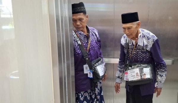 Kisah Mbah Imam, Jemaah Haji Usia 100 Tahun dari Pasuruan, Jalannya Masih Tegak dan Kuat Kisah Mbah Imam, Jemaah Haji Usia 100 Tahun dari Pasuruan, Jalannya Masih Tegak dan Kuat