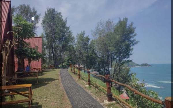 Menikmati Keindahan Pantai Menganti dan Sensasi Menginap di Menganti Cottage Menikmati Keindahan Pantai Menganti dan Sensasi Menginap di Menganti Cottage