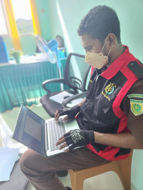 Dugaan Kasus Tipikor Dana Bok, Puskesmas Apui Digeledah Kejaksaan Negeri Alor Dugaan Kasus Tipikor Dana Bok, Puskesmas Apui Digeledah Kejaksaan Negeri Alor